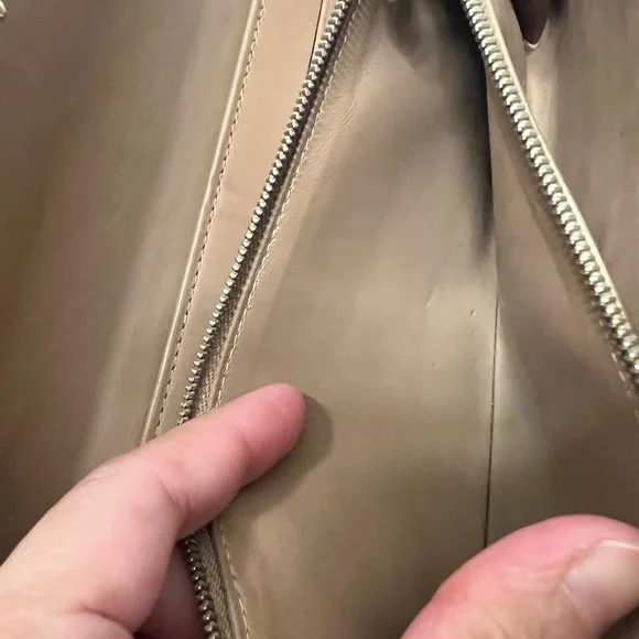 Louis Vuitton Shiny mustard patent leather Long snap on Wallet👌🌹❤️ - Picture 8 of 11